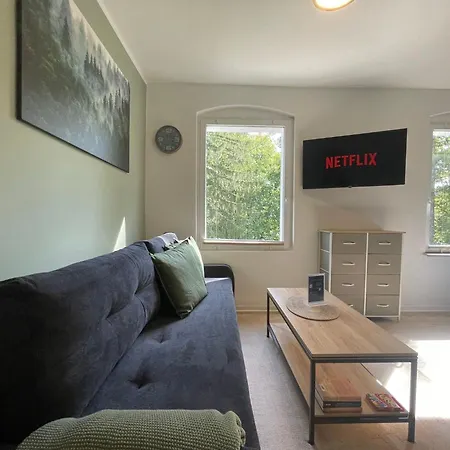 Vorstadtoase - Nahe Ber, Smart Tv, Netflix, Parken *