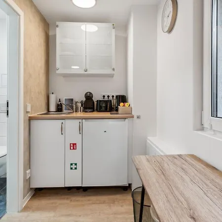 Vorstadtoase - Nahe Ber, Smart Tv, Netflix, Parken Apartment