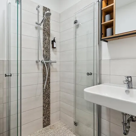 Apartment Vorstadtoase - Nahe Ber, Smart Tv, Netflix, Parken